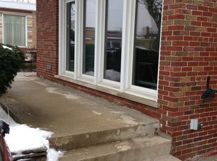 9024 S Bennett Ave, Chicago, IL 60617