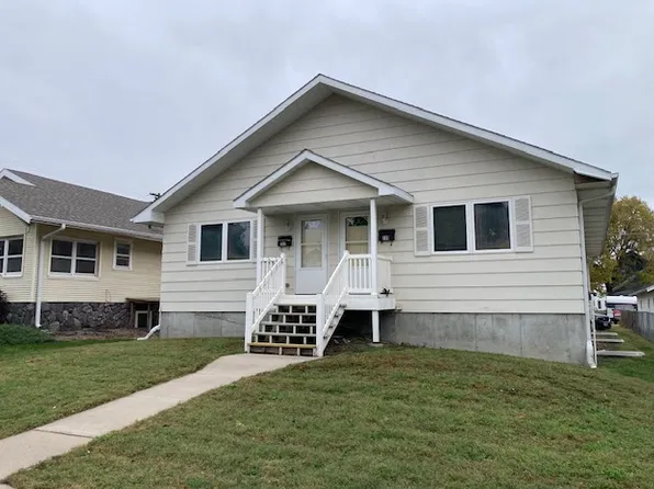 717 W 24th St, Kearney, NE 68845