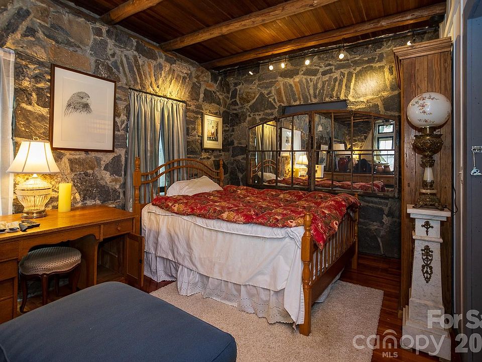 28th image of 15 Chestnut St