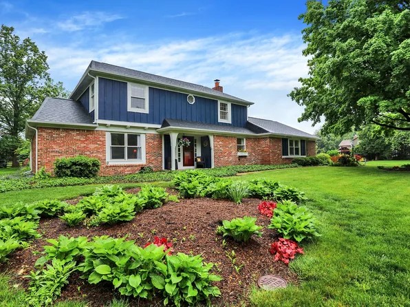1095 Williamsburg Ln, Zionsville, IN 46077