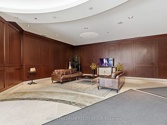 4th image of 200 Rideau St #809