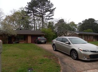 846 Pine Roc Dr, Stone Mountain, GA 30083