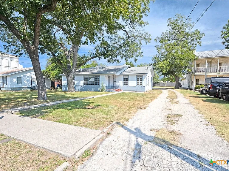 268 E Mill St — Photo 2