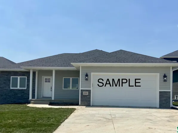 2920 Addison Cir, Sioux City, IA 51104