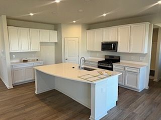 3rd image of 5216 Portman Dr