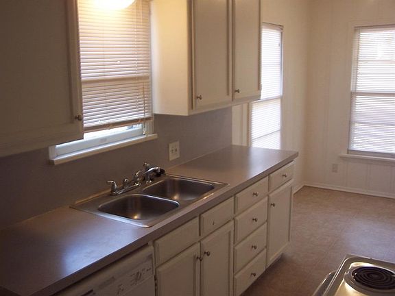 3rd image of 6004 Forest Hill Dr