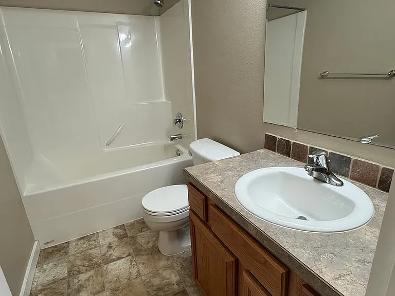 735 Trinity St NE — Photo 14
