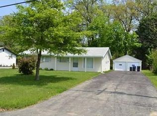 99 Robinhood Dr, Cranberry Township, PA 16066