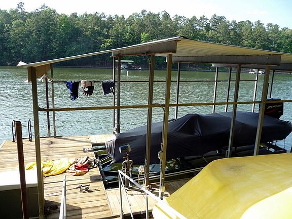 2nd image of 140 Lake Harbor Cir