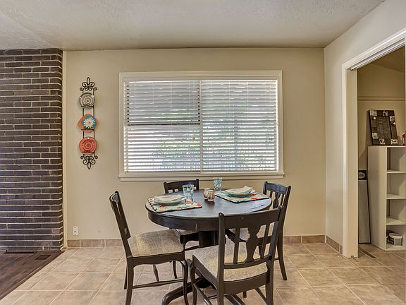4th image of 1059 N Taffeta Dr