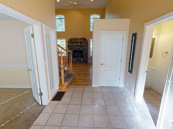 3rd image of 2640 Lone Pine Dr