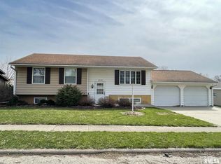 1015 Suncrest Dr, Fulton, IL 61252