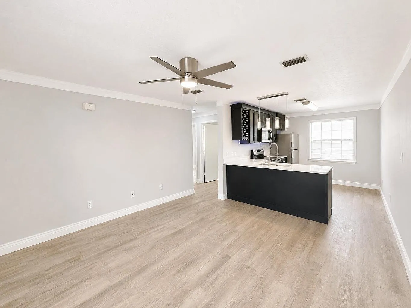 2 bed, 730 sqft, $1,600 — Photo 4