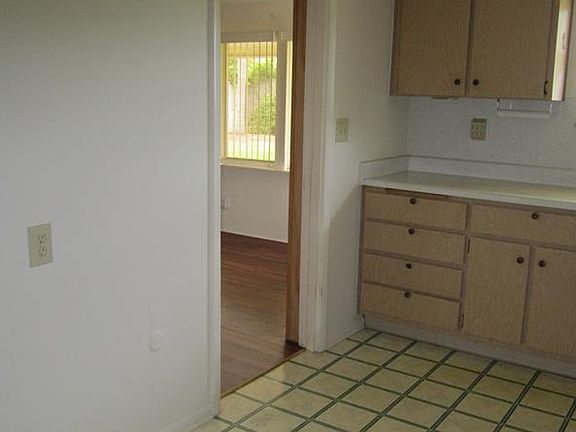 5th image of 721 Torrey Pines Ave