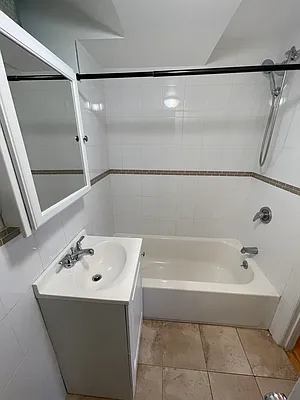 Rented by Bouklis Group | media 8