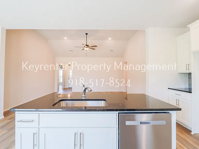 3109 S Redwood Pl — Photo 4