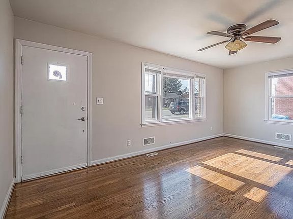4th image of 5223 Victoria St NW #A