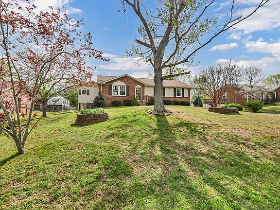 5th image of 216 Maplewood Dr