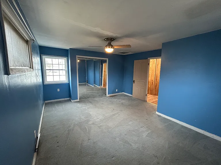215 S Jackson St — Photo 5