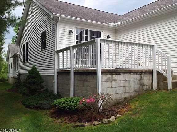 2nd image of 15 Hedgerow Pl #15