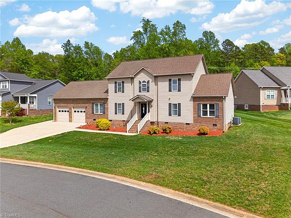 3rd image of 1646 Johnnys Way Rd