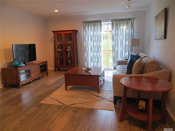 3rd image of 107 Leeward Ln