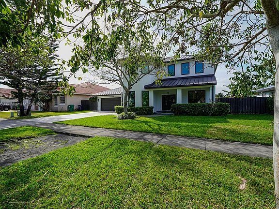 2nd image of 17220 SW 92nd Ct