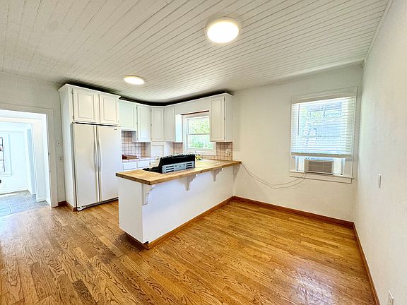 4th image of 2040 Humboldt St #B