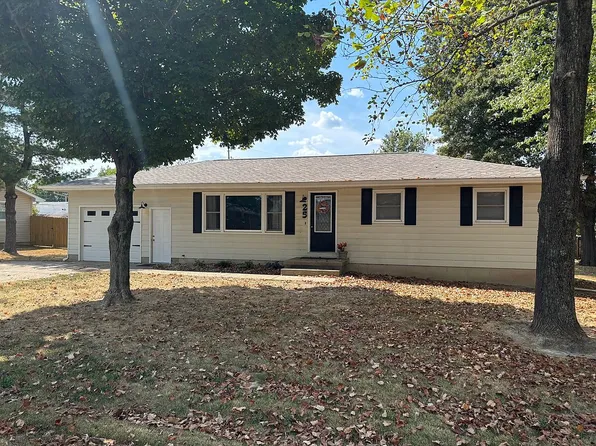 25 Bel Air Dr, Centralia, IL 62801