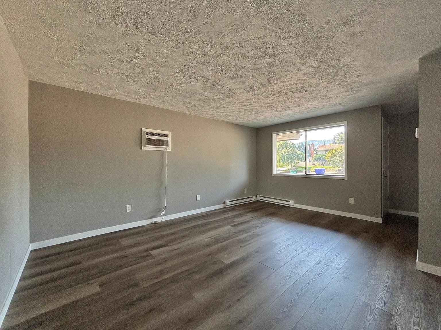 2 bed, 1.5 bath, 1500 sqft, $1,995 — Photo 2