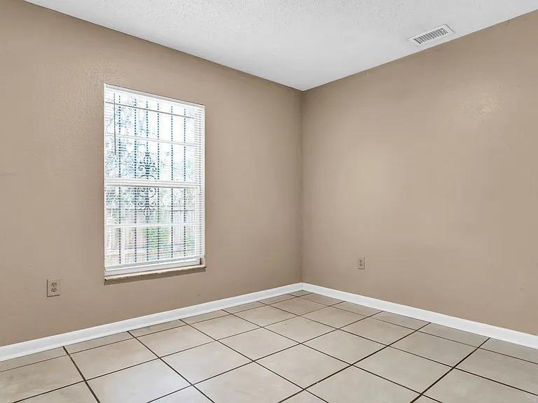 2610 E Lake Ave — Photo 26