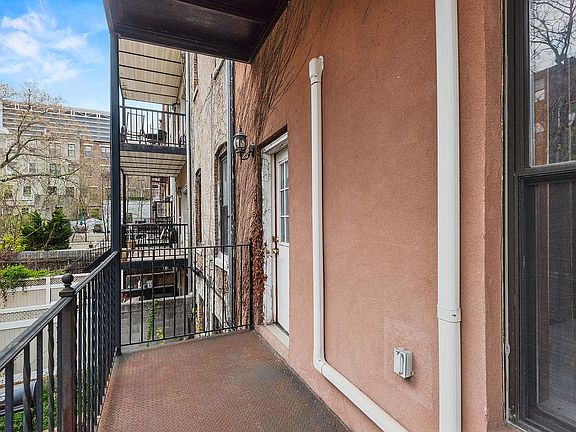 5th image of 302 W 138th St #1