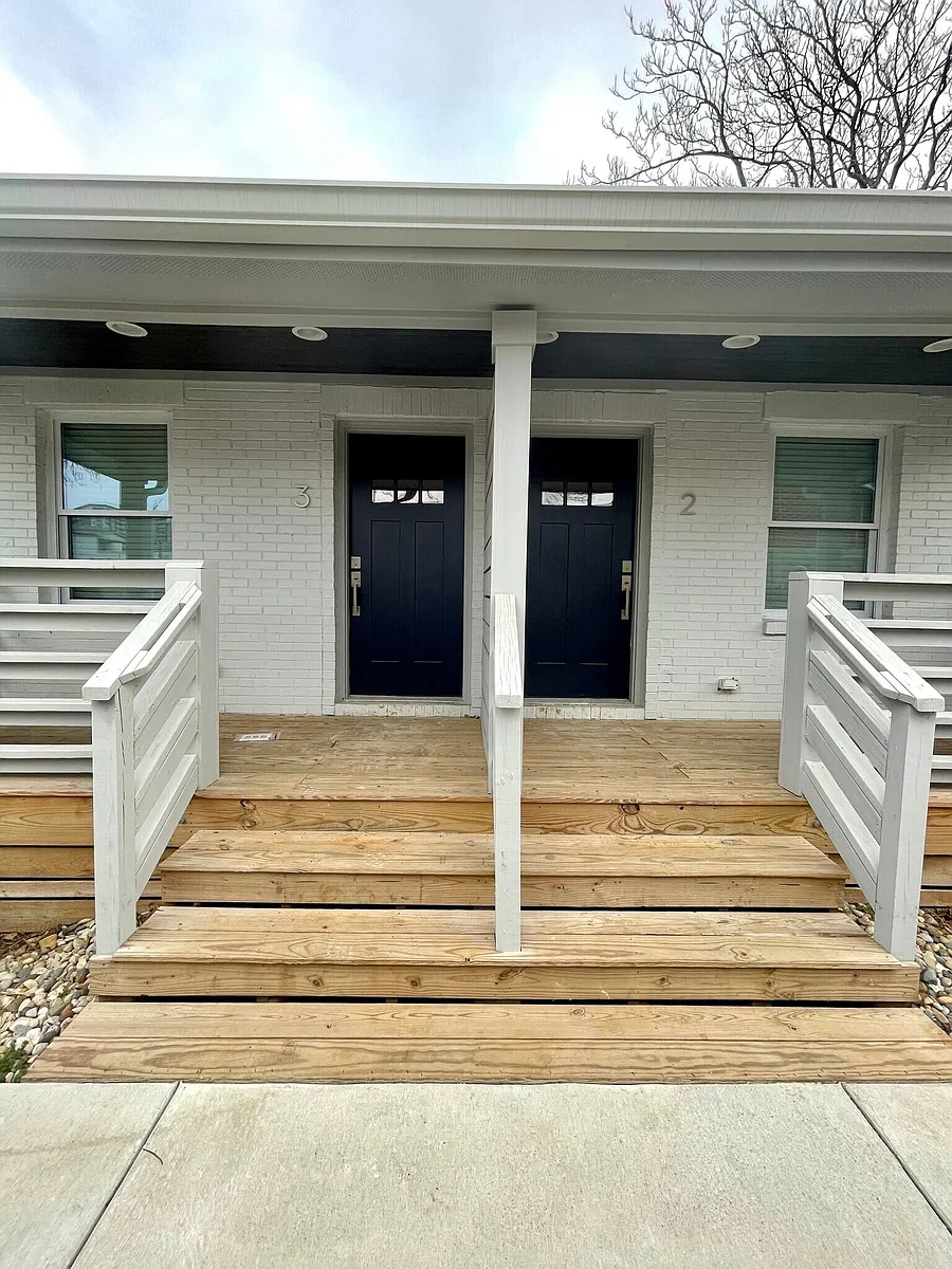 Building Photo - 1300 Hawkins St #2