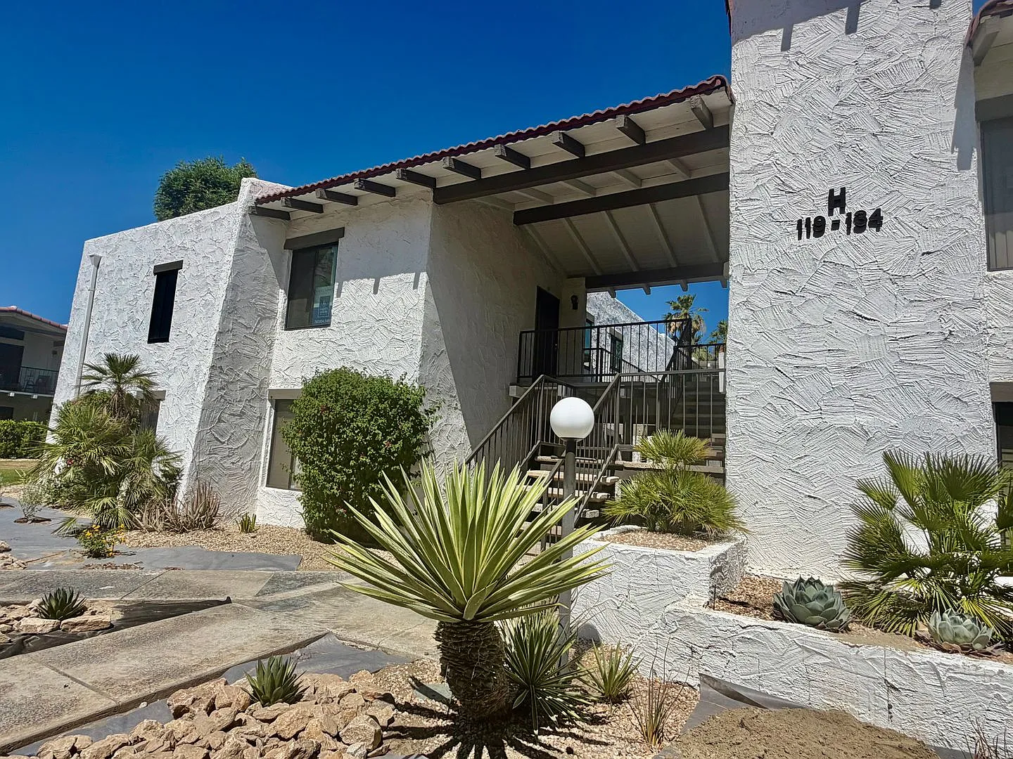 Available Now! 3 Bedroom 2 Bathroom Palm Springs Condo In Ramon Estados Gated Community — Photo 2