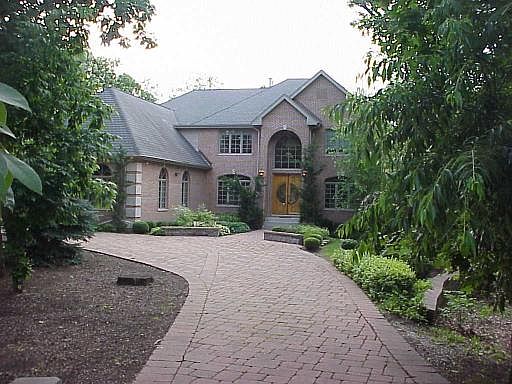 1st image of 318 Royal Oak Ct