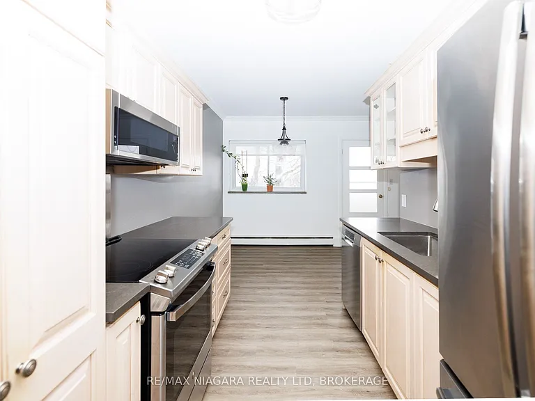 14 Norris Pl #404 — Photo 2