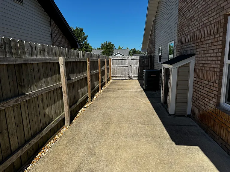 907 Lee Ct — Photo 20