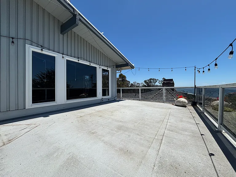 653 Bayview Dr — Photo 11
