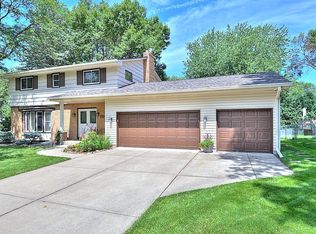 7032 Victoria Rd, Woodbury, MN 55125