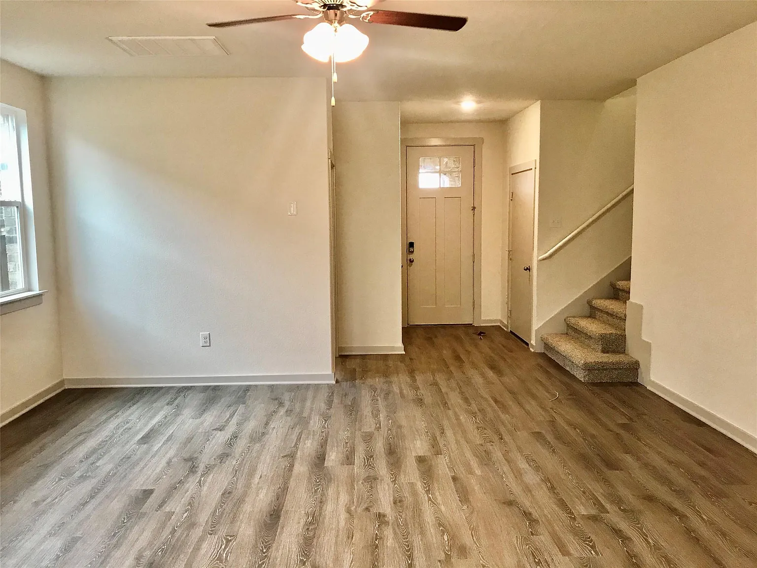 4 bed, 3.0 bath, 2384 sqft, $2,350 — Photo 3