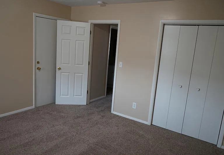 707 Fairmont Dr — Photo 5