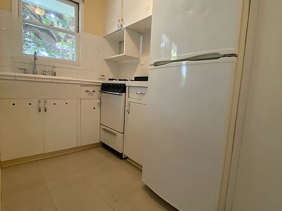 4th image of 1084 Kinau St #1