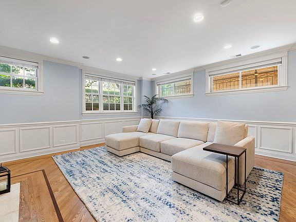 3rd image of 645 W Wrightwood Ave #1A