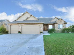823 N Fairoaks Pl, Andover, KS 67002