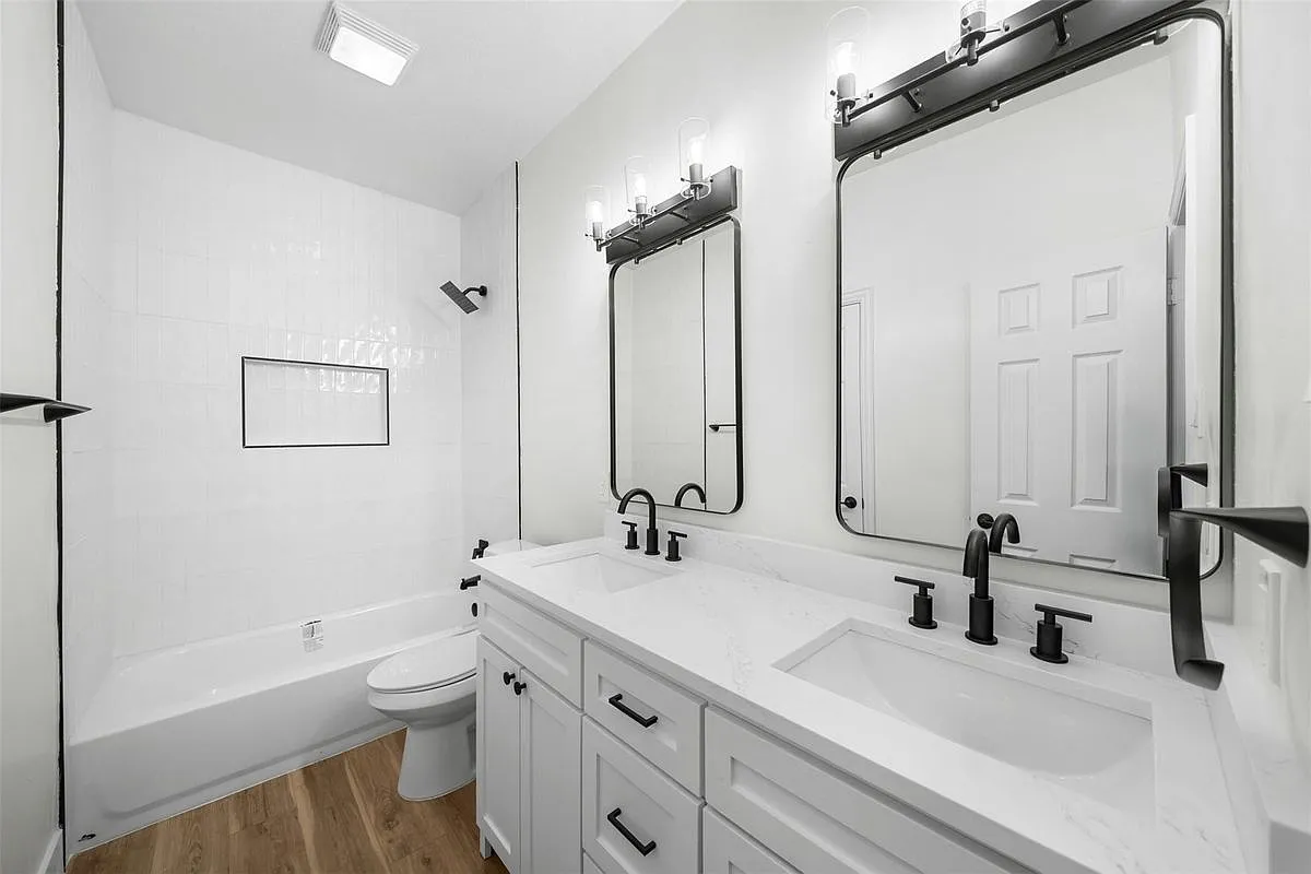 4 bed, 2.0 bath, 2075 sqft, $2,800 — Photo 3
