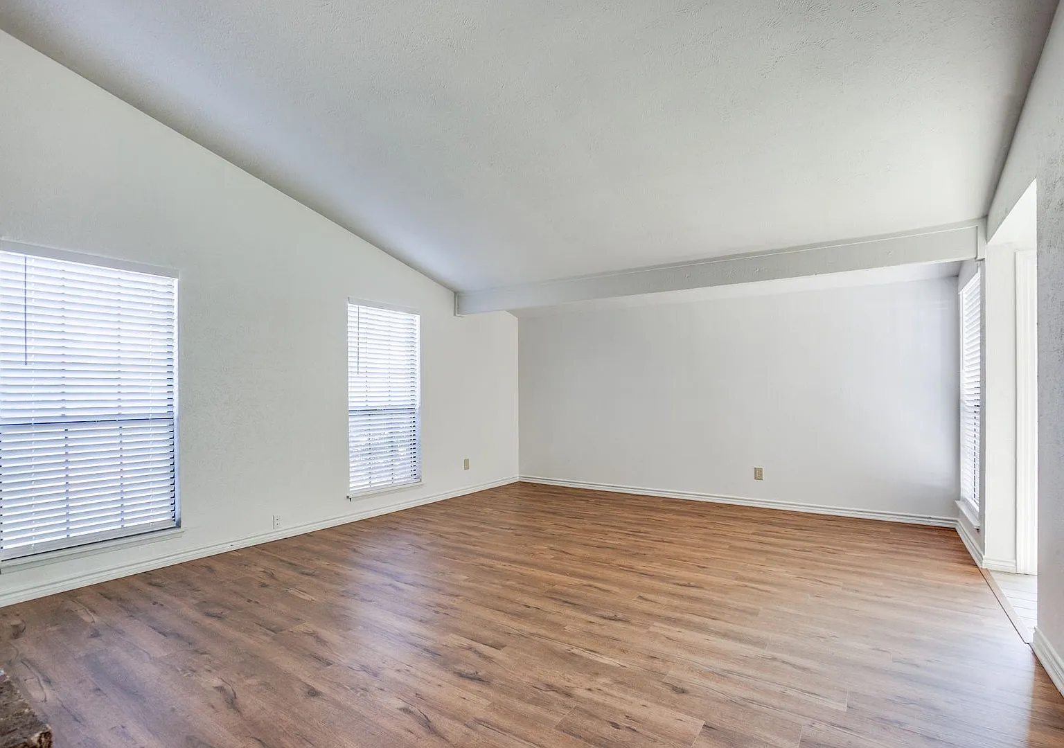 One Story 3 Bedroom, 2 Bathroom Home In Plano Isd For Lease! — Photo 3