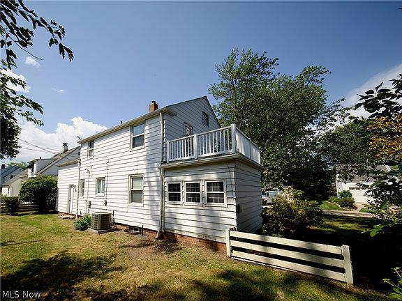 5th image of 131 Lake Edge Dr