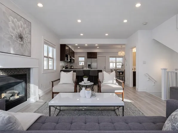 4172 Welwyn St, Vancouver, BC V5N 3Z2