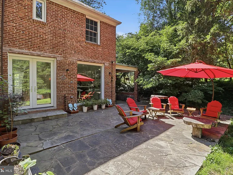 3221 Coquelin Ter — Photo 36