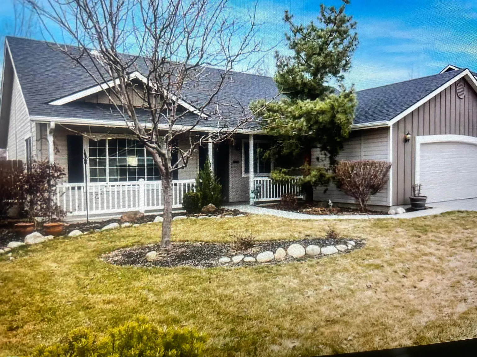 170 E Carver Dr — Photo 4
